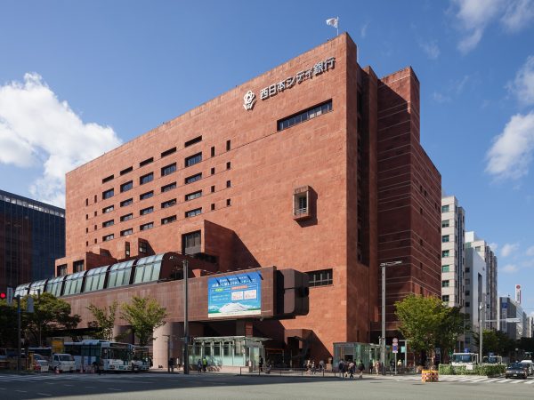 2006年に開通した新北九州空港連絡橋。自動車だけでなく歩行者も大切に、訪れたくなる橋を目指した(写真・針金洋介)