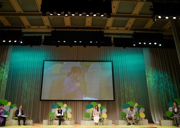 登壇者によるパネルディカッション風景