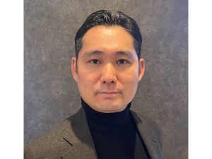 <b>佐藤元氏</b>：弁護士（神奈川県弁護士会所属）、マンション管理士。横浜市立大学都市社会文化研究科客員准教授。マンション、団地、借地借家、建築紛争など不動産の問題を多く取り扱う。非常勤裁判官としても執務。マンション管理士試験委員、国土交通省「標準管理規約の見直し及び管理計画認定制度のあり方に関するワーキンググループ」委員。横浜マリン法律事務所https://yokohamamarin.com/