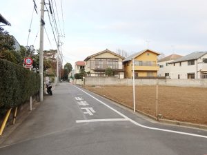 歩いているとところどころにこれから販売されるのであろう空き地も。緑の豊富な住宅として住民を迎えてくれる日を期待したい