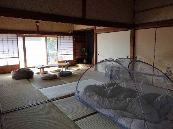 「たこくん」店内の貼り紙。困りごとがある人が自由に書き込むことができる。人と人をつなげ、自分自身の役割もつくっていくための工夫だ