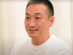 ▲湖北地域の経営者らでつくる湖北市民会議・代表の高橋氏。同団体は「環境経済」をテーマに地域の活性化に向けたさまざまな活動をおこなっている