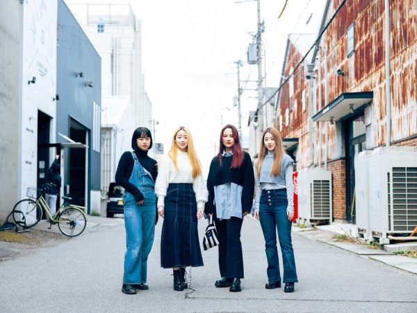 万代中央ふ頭、中通りの風景（写真提供：NPO法人アクア・チッタ）