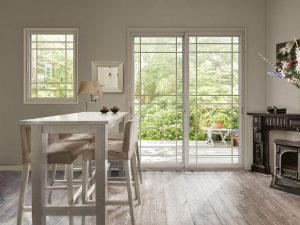 飾り格子付きの内窓。内窓でインテリア性の向上も図れる（プラマードU 引違い窓/YKK AP）