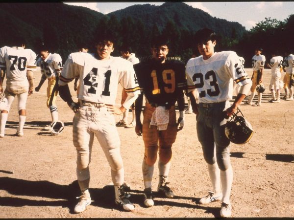 アメリカンフットボール部時代(写真右が湯崎氏)