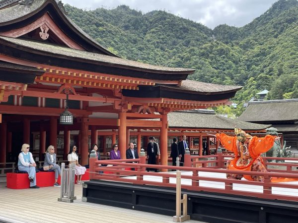 育児休暇取得、イクボス宣言などイクメン首長として知られる(調理・撮影：湯崎英彦)