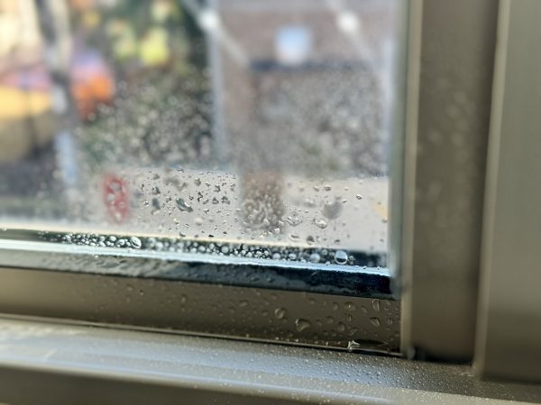 断熱性能の高い窓は、結露も軽減し、健康的な暮らしに貢献する
