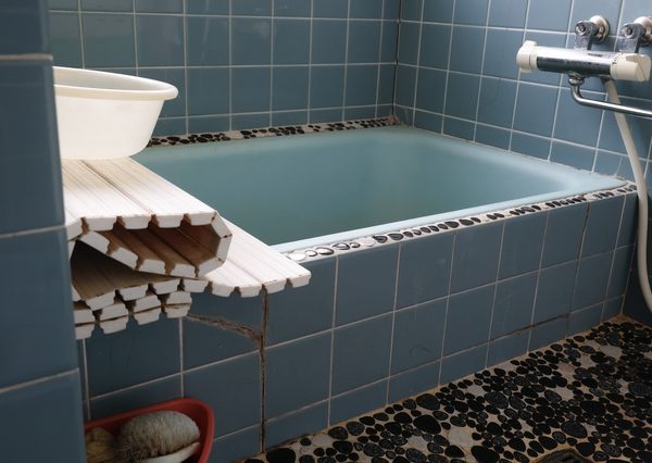 冬場は、ヒートショックを起こさないために特に室内とお風呂場までの気温差に注意が必要