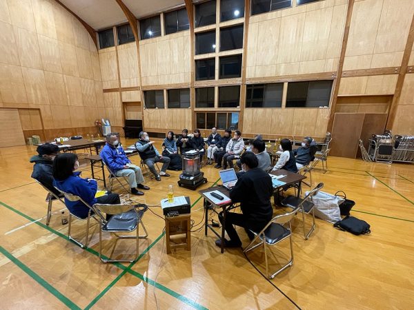 座談会形式で行われている意見共有会（提供：倭文西まちづくり協議会）