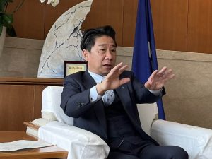 松本太郎(まつもと・たろう) ／1969年廿日市市生まれ。広島工業大学大学院修了(1994年3月)株式会社マツモト入社(1994年4月-2005年3月)廿日市市議会議員当選(2005年3月。以後３期連続当選)廿日市市長選挙落選(2015年10月)廿日市市議会議員当選(2017年3月、4期目)廿日市市長当選(2019年10月。現在２期目)