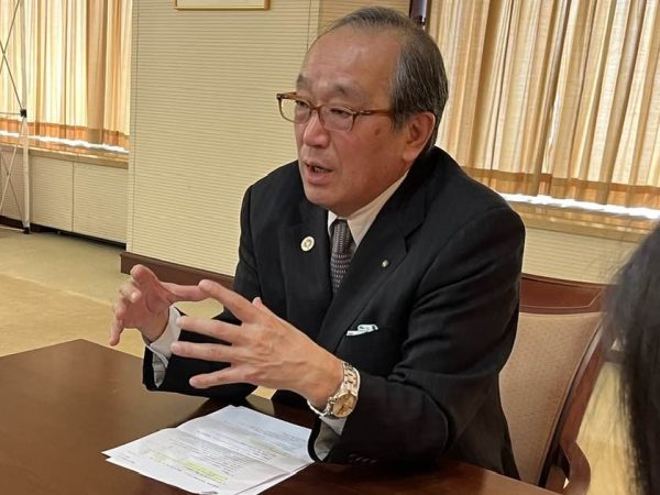 松井一實(まつい・かずみ)／1953年広島市生まれ。京都大学法学部卒業（1976年3月）労働省入省(1976年4月-2008年)広島市長に当選(2011年4月)