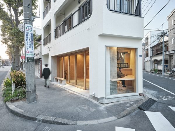 ミカワヤビルの前身となる木造２建ての店舗。これがビルに建て替わり、その後のリノベーションで現在の姿に