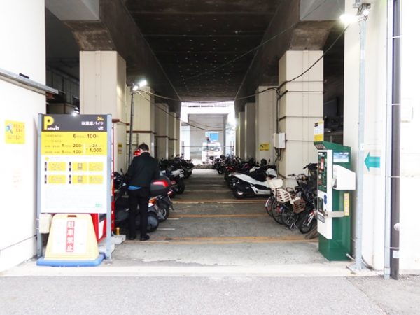 従来の高架下といえばこんな場所が一般的だった。それがここ10数年で変わってきた