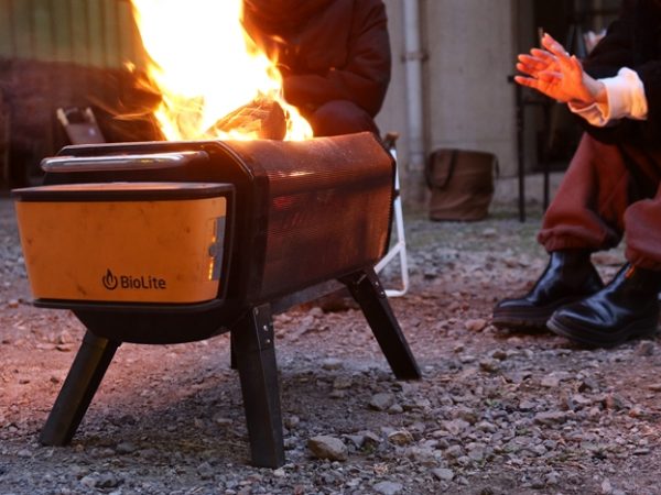 入口にあった焚火ナイトの告知。都会で火を見、なんだかとても豊かな感じがする