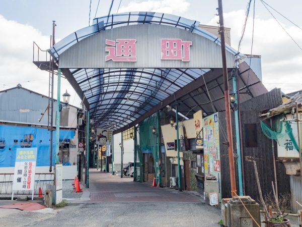 「にぎわう昭和のまち玉島実行委員会」の別所 美治 委員長。通町商店街にある菓子店・玉井堂の代表でもある。玉井堂は明治元年創業の老舗だ