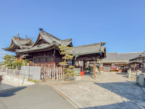 玉島商店街：清心町商店街の入口は、大通リの「良寛通り」に面している