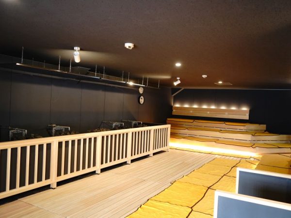 最大36人利用できる大型サウナ。水風呂、外気浴スペースもある