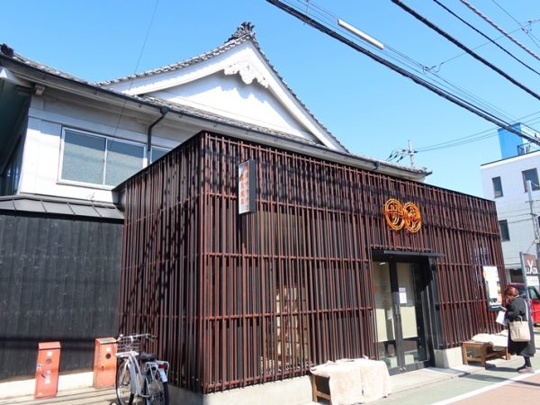 東京の銭湯といえば宮造りが有名だが、堀田湯もそんなオーソドックスな建物だった