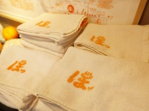 タオルにもほっという文字がシンボルカラーであしらわれている。こうしたひとつひとつのデザインがかっこいい