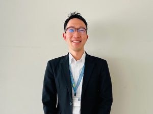 ▲鯖江市 市民生活部 市民主役推進課の田野泰宏さんはＪＫ課の3代目担当者。「一時期メンバーが少ない時期があり、このままだと“ＪＫ課が無くなってしまうかも？”という危機もあったのですが、その時はメンバーの子たちが頑張って仲間を集め、盛り返してくれました。僕たち市役所の者が発信・勧誘したところでなかなか来てもらえないのですが、やはりこういうネットワークは女子高校生のパワーだなと痛感しました」