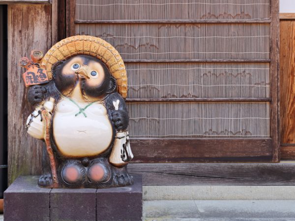 屋根や外に置かれる「家の魔除け」。鯱（しゃちほこ）・鬼瓦・鍾馗