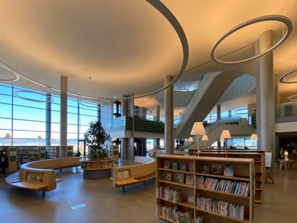 大ホール内（写真：宮沢洋）