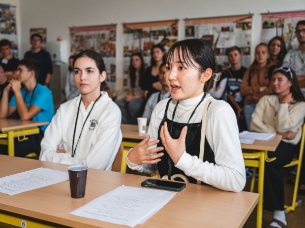 ニューキャッスル・アライアンス会議で意見を述べる参加者（写真提供：新城市役所）