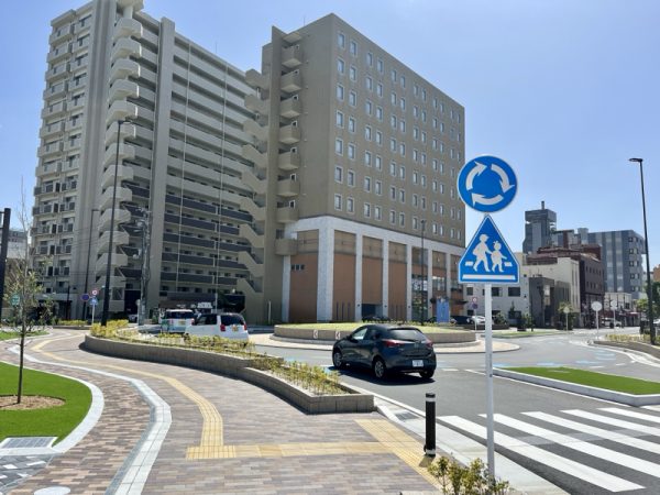 福島県新地町のラウンドアバウト（＊出典：日本のラウンドアバウトデータベース）