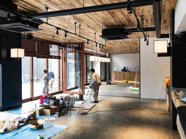 工事中の１階部分。土地の整備に始まり、温泉の掘削、資材高騰による予算の再考など問題が多く、たいへんな事業だった