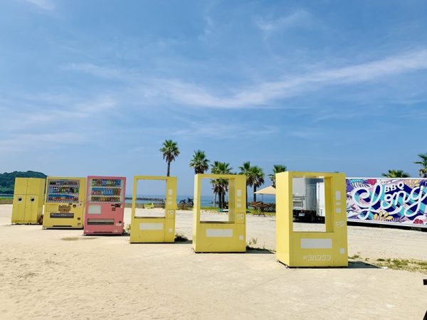 自販機が並んでいるから＃ジハングン。それだけのことと笑う人もいるだろうが、そこに人が集まる