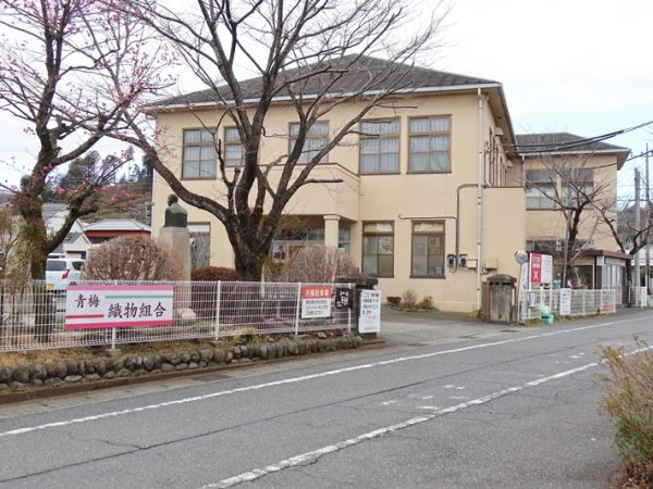 青梅織物工業協同組合敷地内にはシネマネコに使われている以外にも４棟が登録有形文化財になっている