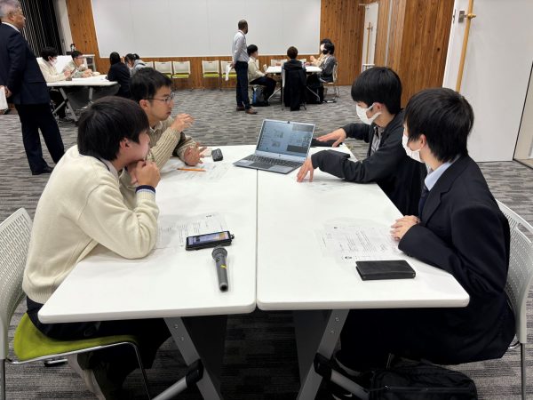 若者2人には、後日オンラインで取材に応じてもらった