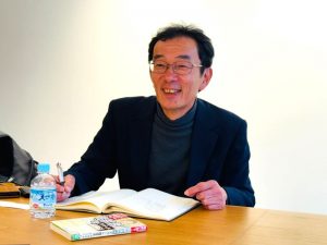 大家の約6割が高齢者の入居に忌避感を示すという調査結果がある中、高齢者入居を拒まない一般賃貸“高齢者向きアパート”がある。オーナーであり、スキームを広める赤尾宣幸氏に高齢者向きアパートの特徴と運用の方法、介護事業者から見た現代の高齢者の暮らしの在り方を尋ねる。