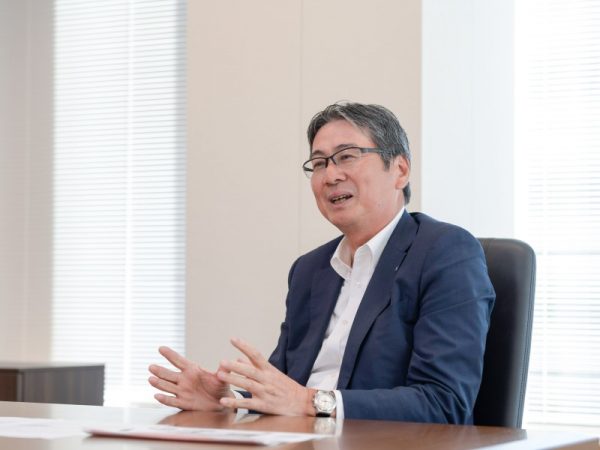 首都圏・関西を中心に「野村の仲介＋」を展開する野村不動産ソリューションズ株式会社。専務取締役の福地 亨氏に、業界に先駆けて不動産DXに取り組んできた背景や顧客体験の変化、今後の展望を聞いた。