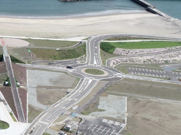 福島県新地町のラウンドアバウト（＊出典：日本のラウンドアバウトデータベース）