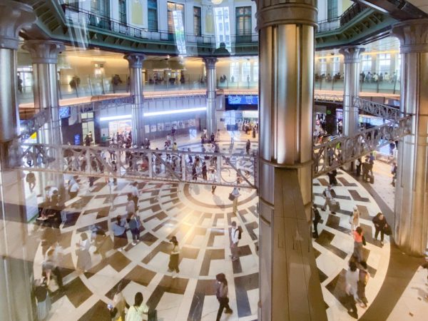 大阪公立大学教授で建築史家の倉方俊輔 実行委員長（提供：倉方俊輔）。「イケフェス大阪」「京都モダン建築祭」などの建築公開イベントにも起ち上げから参画している