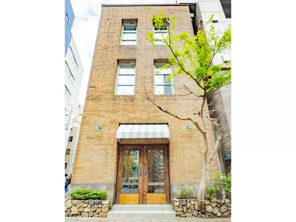 日本橋兜町にある日証館。ここにはかつて渋沢栄一の邸宅があった