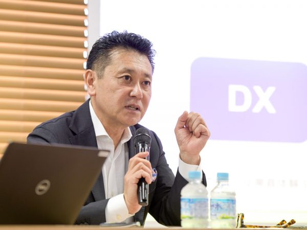 EXを最優先項目として捉える発想は、“外の人でなく、地域にいる人たちの幸せを一番に考える”という福井県の「福井長期ビジョン」も参考にしたそうだ。2024年3月の決算発表では、新たな経営テーマとして【「個」にフォーカスした企業の創造】を掲げ、1,040名の社員それぞれの「個」をグループの価値向上につなげたい、としている