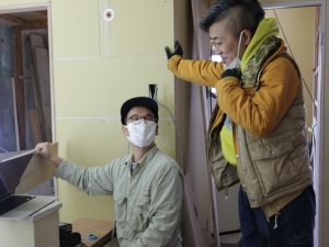 現場での打ち合わせ風景。この現場は図面をしっかり書いてから始めるというより、現場でやりながら考えるというようなやり方だったそうだ