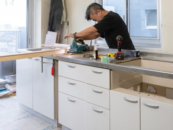 建材の進化で可能になったことも多かったと荒川さん　撮影/中村晃