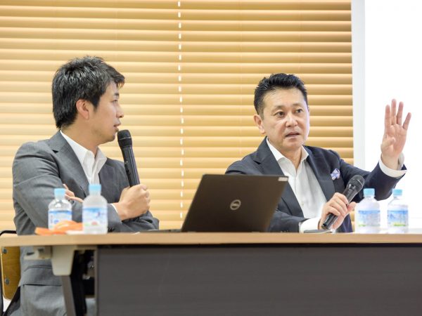 自社の不動産DXの取り組みについて語る田村氏。本インタビューはセミナー形式で行われた