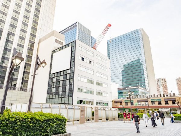 田町駅東口の様子