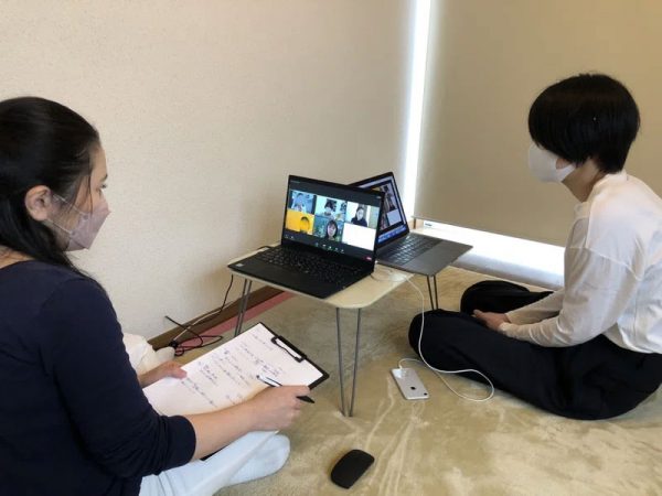 子連れ離婚をするとどんな問題に直面するのか、子どもにどんな影響があるのか。２名の離婚経験者による座談会式のインタビューでリアルな声をお届けする。