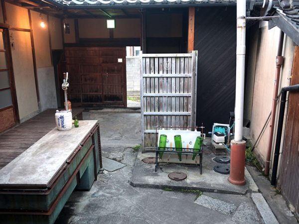 醸造場の奥には、杜氏が休憩をしたり寝泊まりしていた居間がある