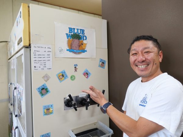 店内ではビールの量り売りも行っている