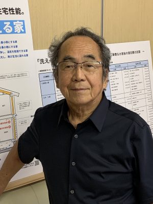 「洗える家」を考案した小山さん。自らが代表となり、「洗える家推進委員会」を設立。主に設計者や工務店を対象に、「洗える家」の普及に取り組んでいる。問い合せは、洗える家推進委員会（代表：小山祐司　E.Mail   yuji19jiyu@gmail.com）まで。
