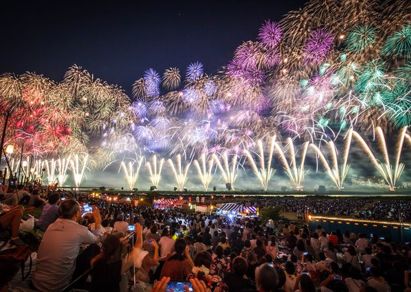 日本三大花火大会のひとつ、大曲の「全国花火競技大会」