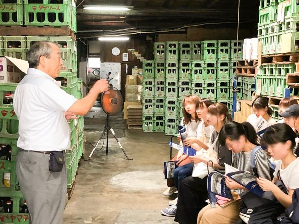 1720年（享保5年）に綿・海産物の問屋として創業した老舗・豊島屋。明治になって醤油醸造を始め、昭和初期より「タテソース」ブランドのソース製造を開始。近年は「激辛ソース」が人気の調味料メーカーとなった