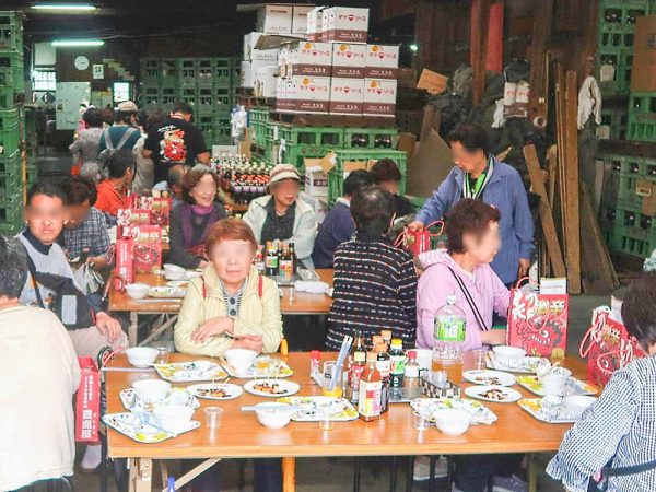 1720年（享保5年）に綿・海産物の問屋として創業した老舗・豊島屋。明治になって醤油醸造を始め、昭和初期より「タテソース」ブランドのソース製造を開始。近年は「激辛ソース」が人気の調味料メーカーとなった