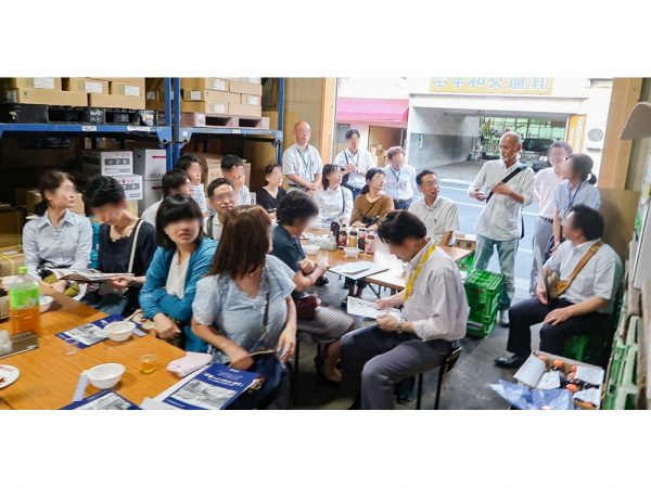 産業観光の様子（提供：豊島屋）